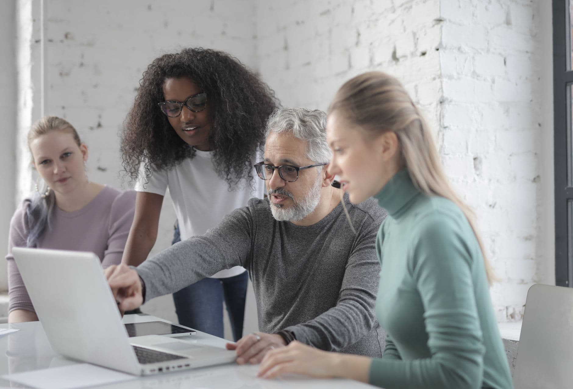 AI agent or hire a temp worker/freelancer: what fits SMEs? — practical AI guide for SMEs
