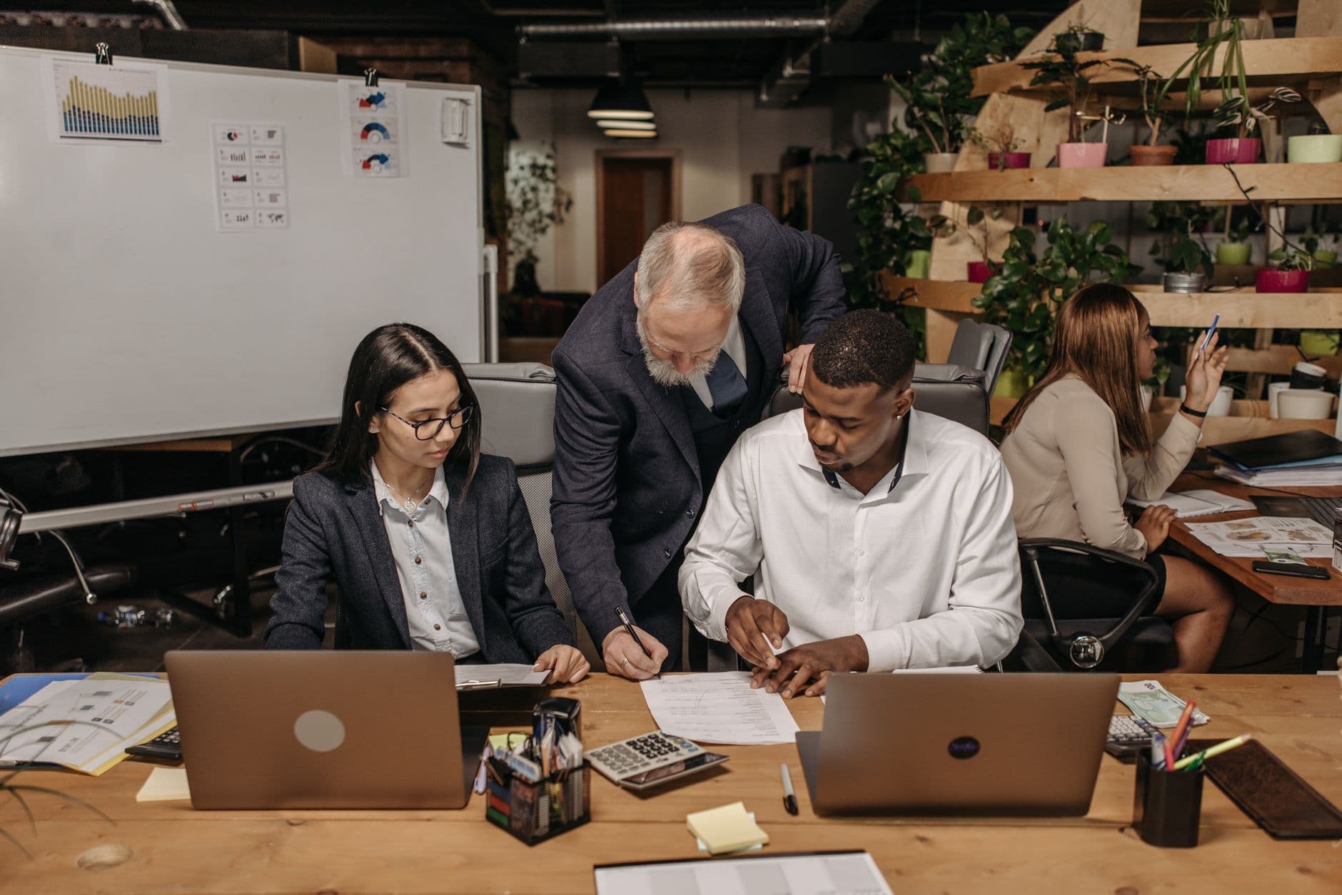 AI Copilot vs AI Agent: what's the difference — practical AI guide for SMEs