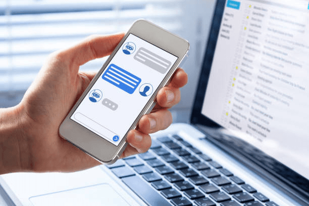 AI Klantenservice Automatiseren: Zo Geef Je Klanten Direct Antwoord - 70% van klantvragen is repetitief, maar de meeste MKB-bedrijven zetten er nog mensen op in. Dit artikel laat zien hoe je met AI klantenservice automatiseert: directe antwoorden, lagere kosten en hogere klanttevredenheid — zonder dat klanten het gevoel hebben tegen een muur te praten.