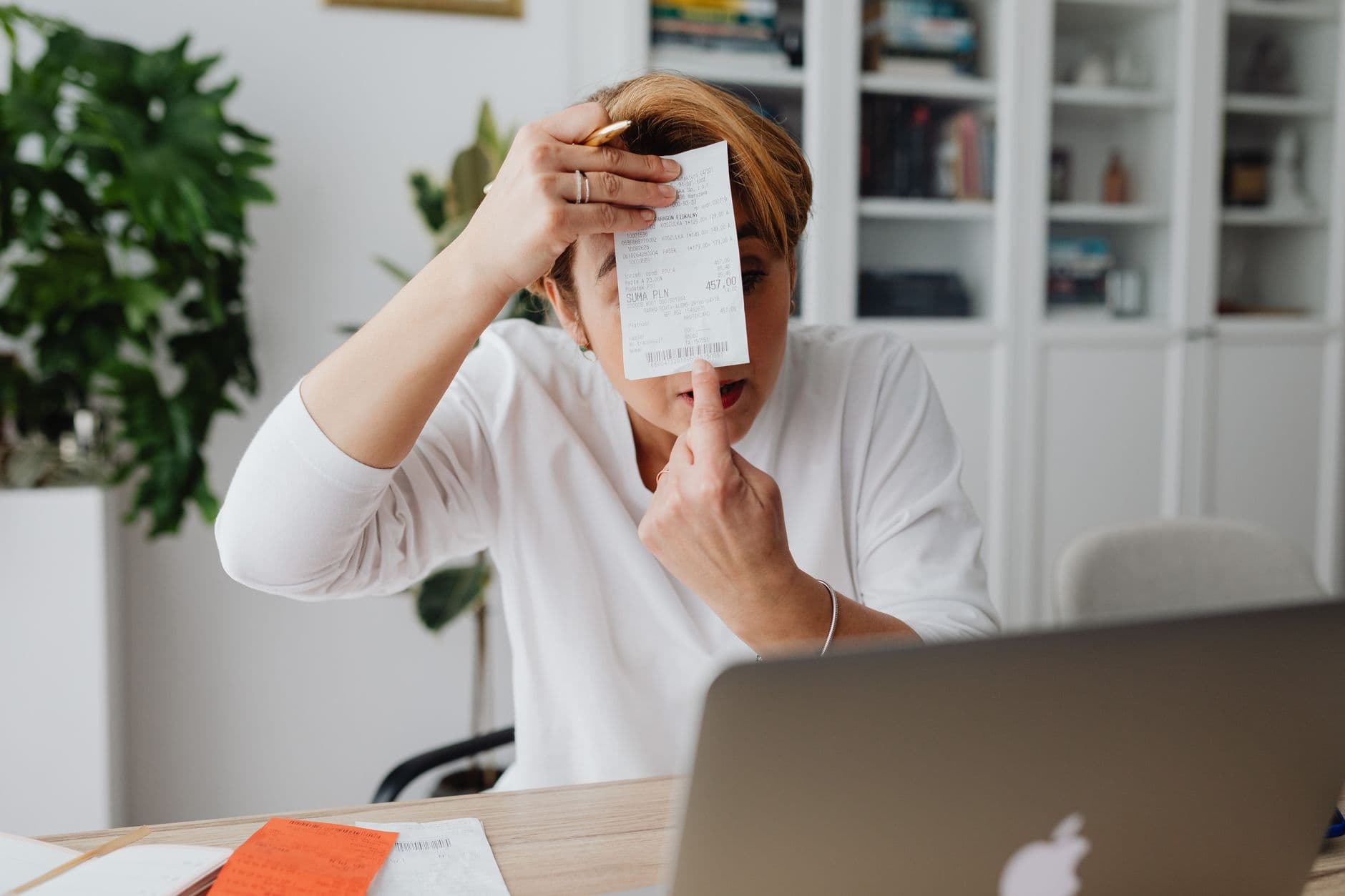 AI koppelen aan Moneybird (of e-Boekhouden): zo automatiseer je je administratie - Exact- en AFAS-gidsen negeren de kleine ondernemer. Werk je met Moneybird of e-Boekhouden? Zo koppel je AI aan je boekhouding en automatiseer je facturen, bonnetjes en btw.
