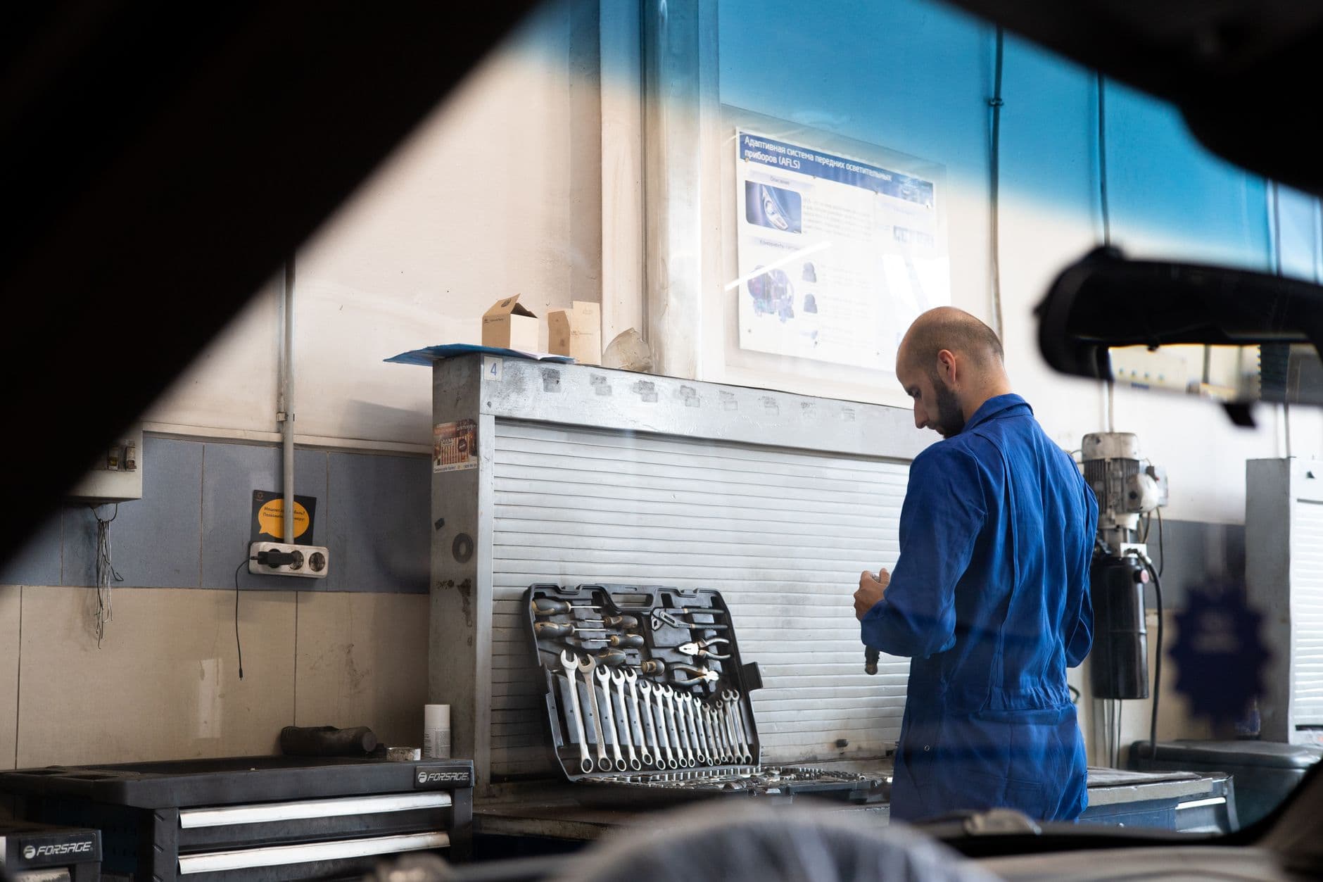 AI voor installatie- en technische dienstverleners: waar het echt tijd bespaart — praktische AI-gids voor Nederlandse MKB-bedrijven
