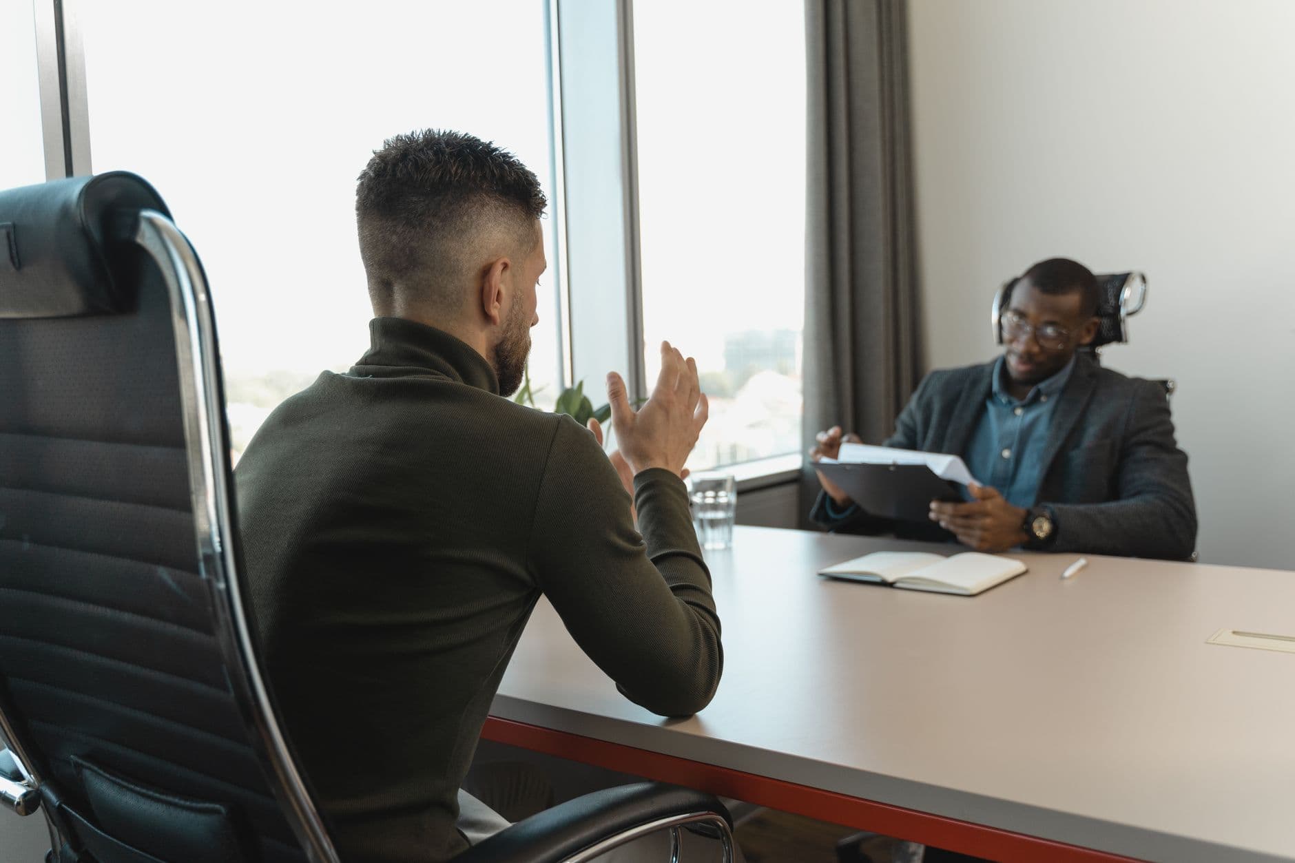 AI voor uitzend- en detacheringsbureaus: sneller matchen, minder administratie — praktische AI-gids voor Nederlandse MKB-bedrijven