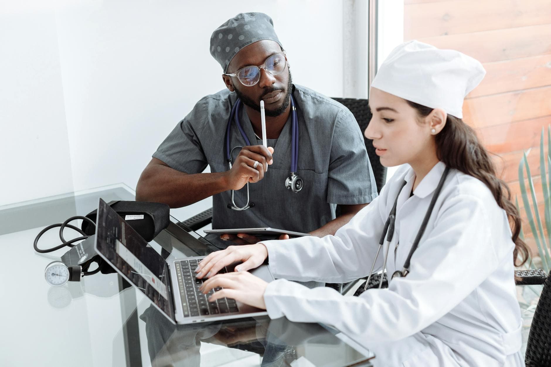 AI in Dutch healthcare: opportunities, risks and GDPR compliance - AI is permitted in Dutch healthcare — but only under strict GDPR and EU AI Act conditions. Discover which applications are legally allowed, what the risk classes are, and how to set up a GDPR-compliant AI pilot.