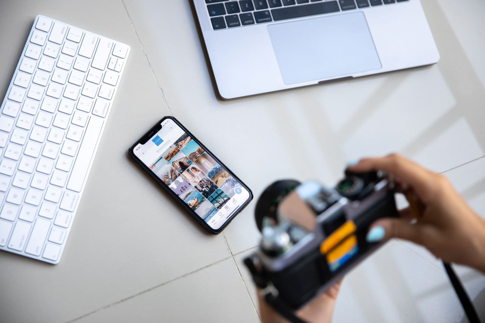 How many hours does social media management take per week? SMB benchmark and time savings with AI - Social media management costs SMB companies an average of 8-12 hours per week. See the full time benchmark per task and how an AI agent brings that investment down to 1-2 hours.