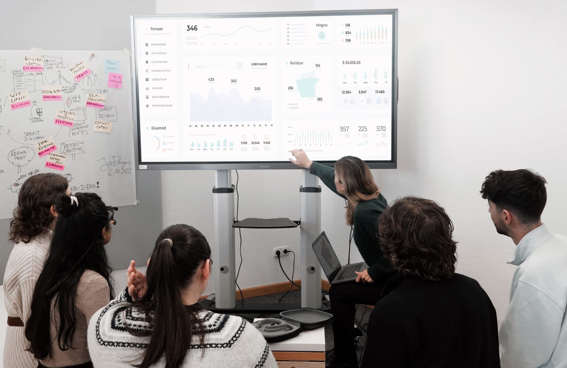 From scattered systems to one overview — practical AI guide for SMEs