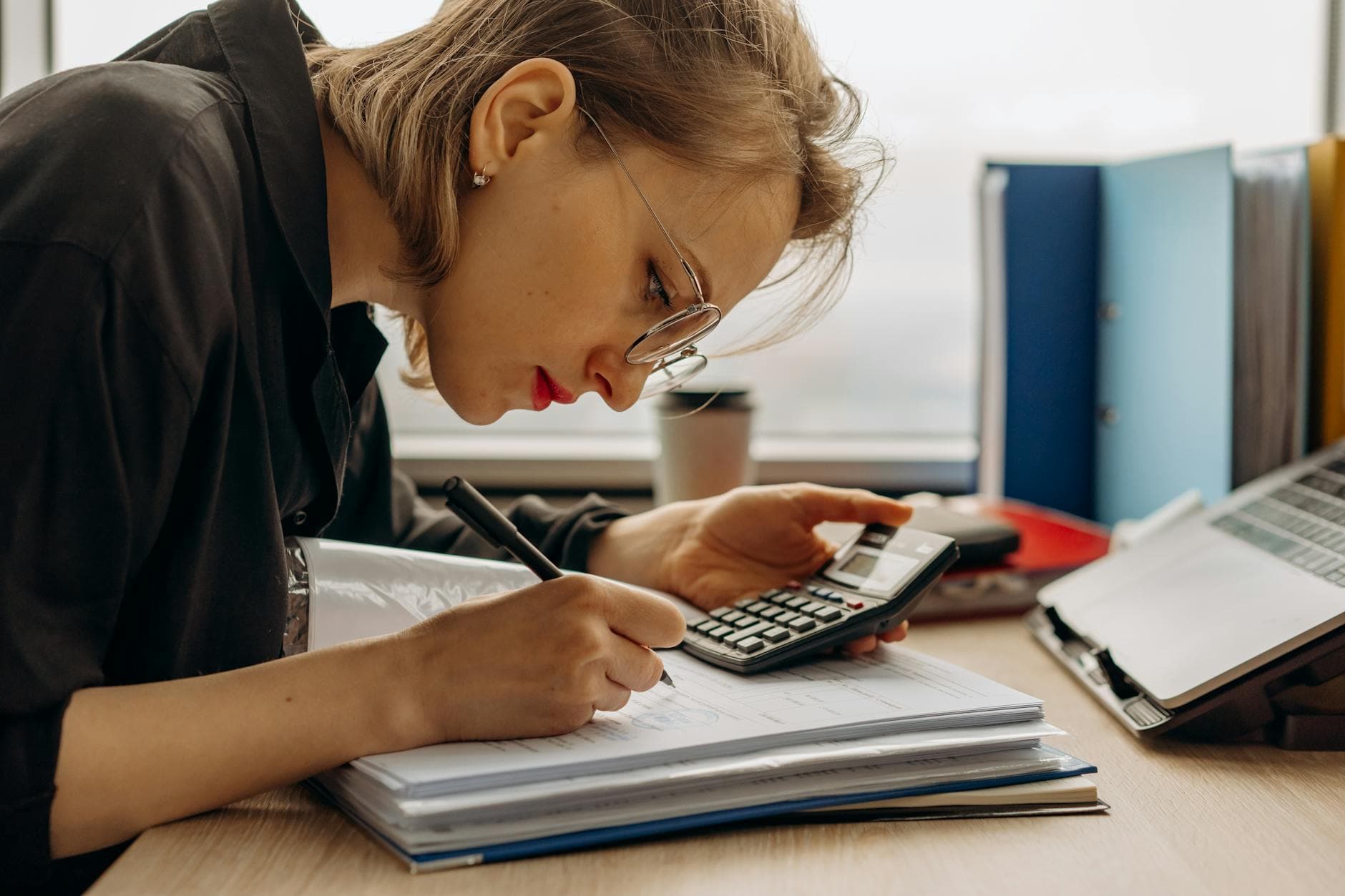 AI in accountancy: 5 processes that pay for themselves in 3 months - Accountants waste an average of 12 hours per week on manual data entry. With AI, automate invoice processing, VAT returns, client inquiries, and receivables management — and recover your investment within 3 months.