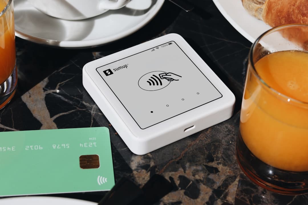 Digitale transformatie MKB: van plan naar resultaat - Veel MKB-directeuren weten dat ze iets moeten doen met digitalisering, maar de uitvoering blijft uit. Ondertussen lopen de kosten van handmatig werken onzichtbaar op. Dit artikel laat zien hoe je concreet begint en wat het je oplevert.